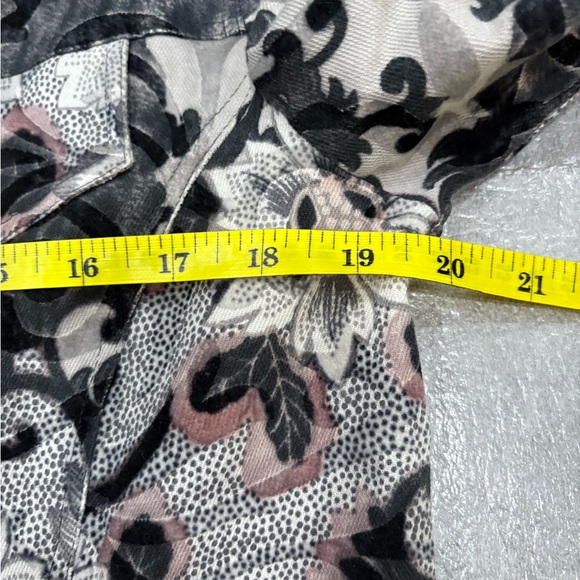 [US8]Eugen Klein Floral Patterned Textured Women's Denim Jacket - Picture 4 of 7